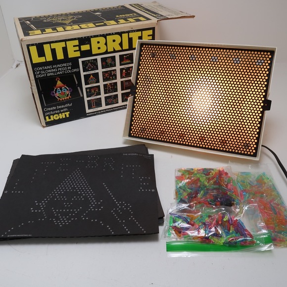 Milton Bradley Other - Vintage Milton Bradley 1986 Lite-Brite w/pegs sheets original box